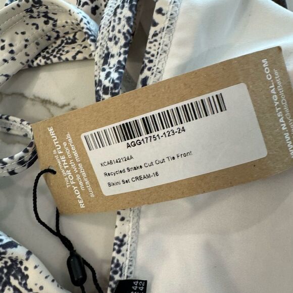 Nasty Gal snake skin print cut out bikini - Picture 4 of 6